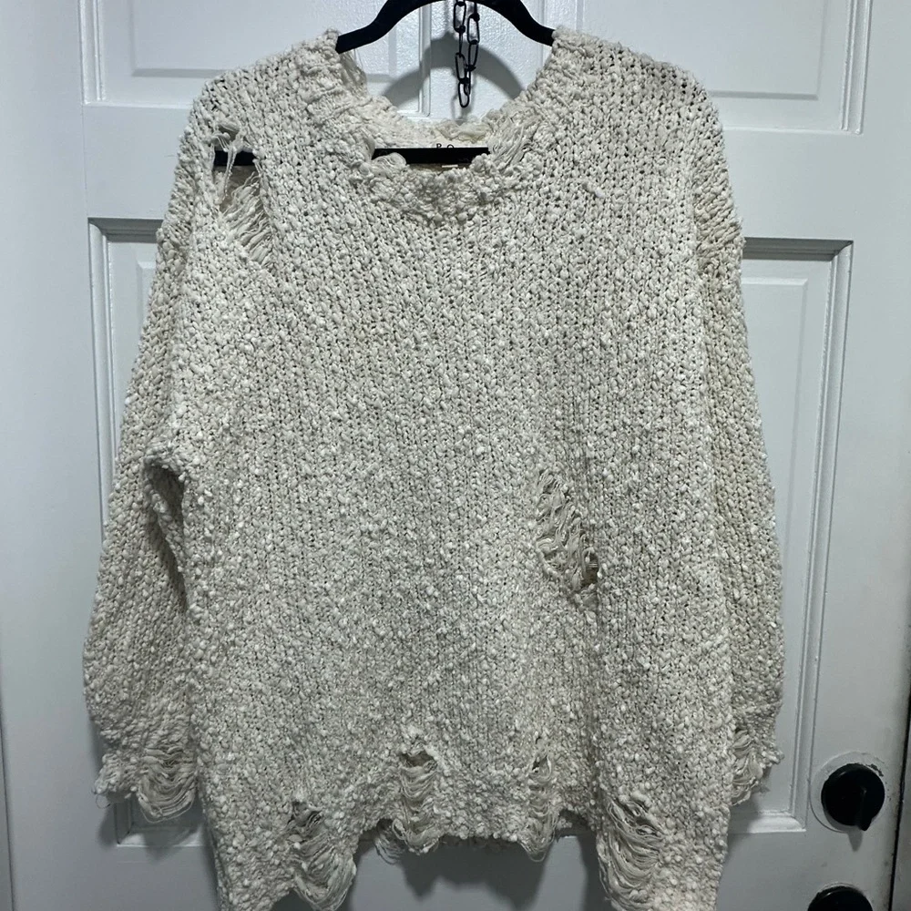 POL Oversized Cozy Cream Distressed Sweater Size M